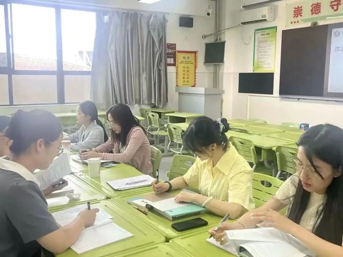 西航二中教育集团汉都新苑中学校区召开质量分析会