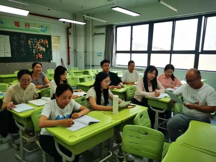 西航二中教育集团汉都新苑中学校区召开质量分析会