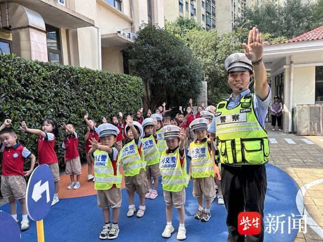 开学第一课：交警话安全 点亮新学期