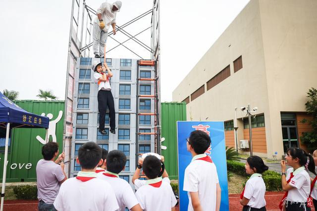 开学第一课：实景模拟与互动教学，培养中小学生安全素养