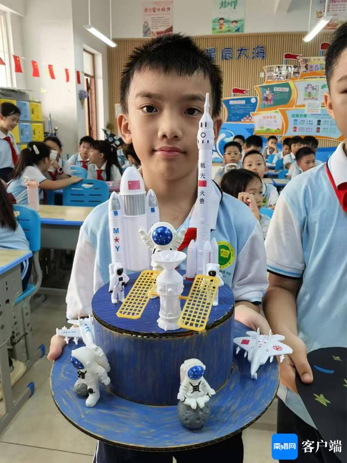 海口小学生戴上DIY科技帽 从“头”开始逐梦新学期