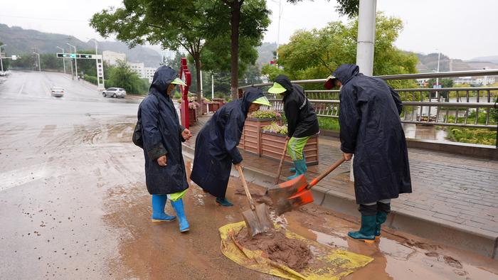 持续降雨来袭 永靖县各乡镇部门全力保障保平安