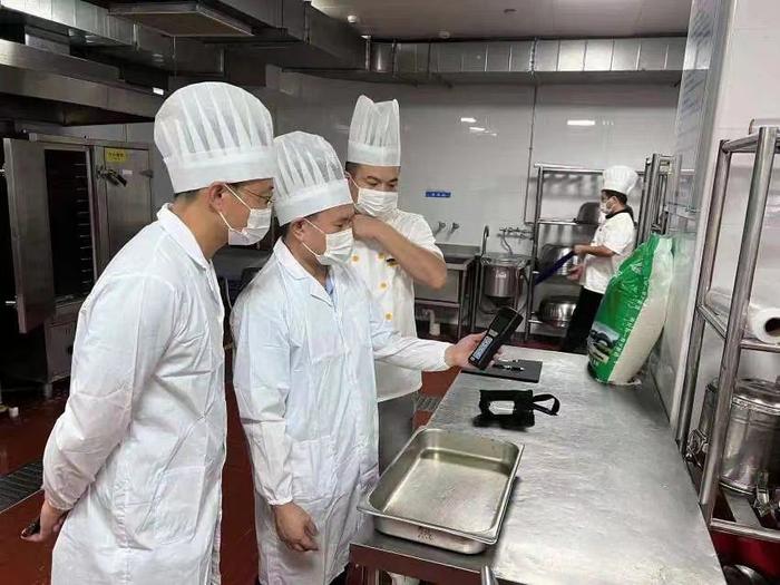 护航开学“第一餐”，上海市场监管部门全力守护校园美好“食”光