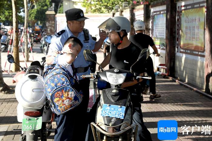 海口警方开启“护学”模式