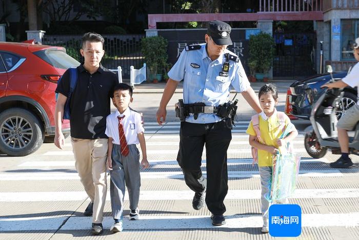 海口警方开启“护学”模式