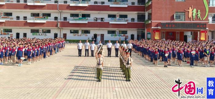 江西各地中小学用心“起跑”上好“开学第一课”