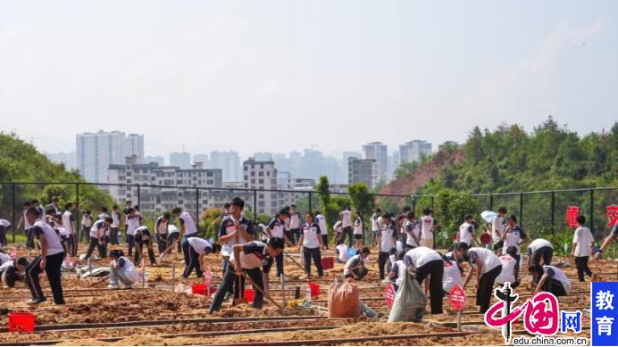 江西各地中小学用心“起跑”上好“开学第一课”