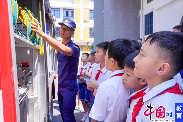 江西各地中小学用心“起跑”上好“开学第一课”