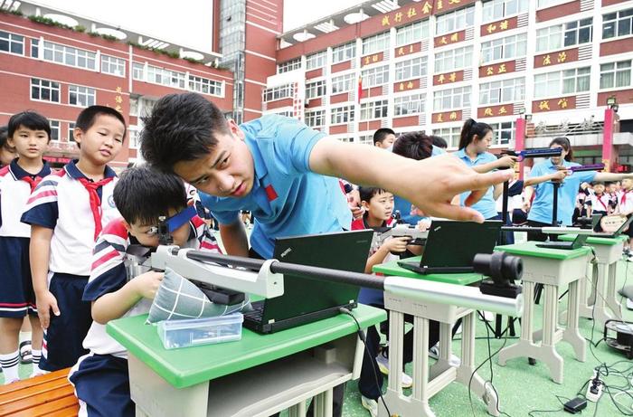 邯山区实验小学开展“体验奥运项目、助力梦想起航”开学第一课活动