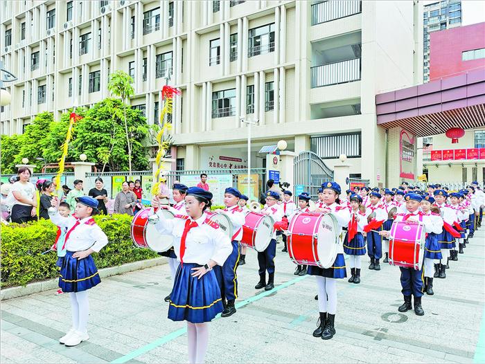 我市各中小学校和幼儿园迎来秋季新学期