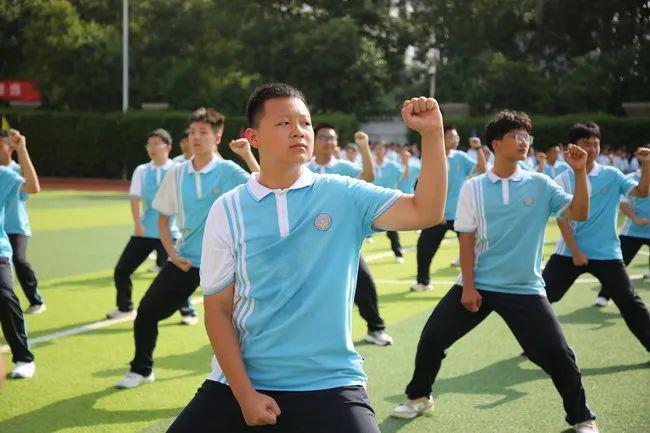 朝气蓬勃展英姿　激扬青春“燃”军魂——西安锦园中学国防教育月活动2024级高一新生军训圆满收官