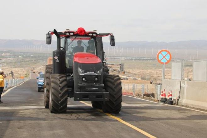 精阿增建二线S1标查验场公路大桥顺利通车