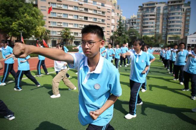 朝气蓬勃展英姿　激扬青春“燃”军魂——西安锦园中学国防教育月活动2024级高一新生军训圆满收官