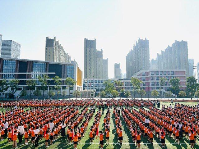 岳塘区长郡湘潭高新实验小学举行秋季开学典礼