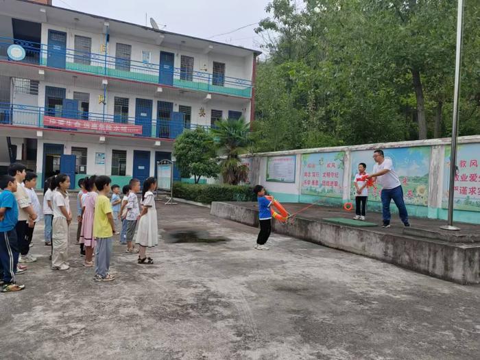 珍爱生命 谨防溺水 ——西峡县重阳镇云台小学开展防溺水安全演练活动