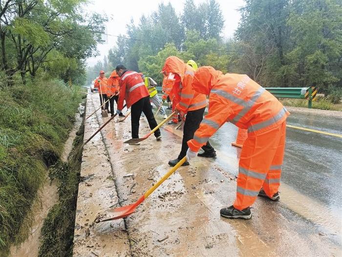 闻“汛”而动 临夏州多部门迅速应对极端天气