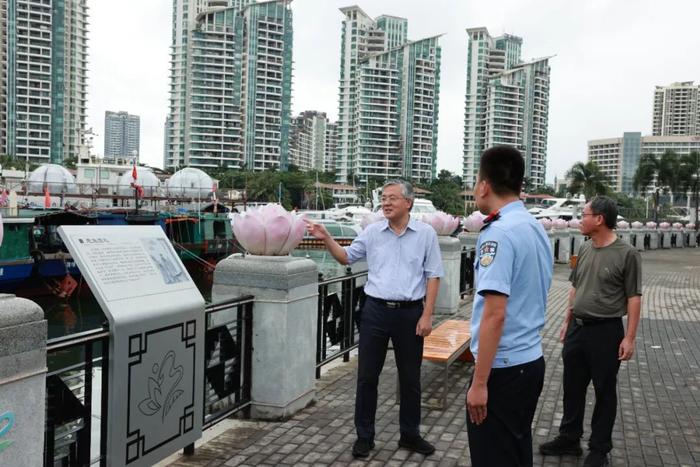 周红波检查各类船舶进港避风情况时指出 强化责任落实 加强协作联动 确保“船到港、人上岸、不回流”