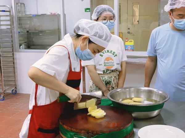 十堰市人民政府机关幼儿园举办食堂技能大赛