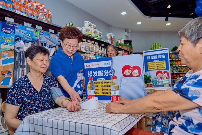 围绕一日三餐打造家庭消费社区型超市！联华回归零售本质开启自主调改，打造惠南家庭型社区门店