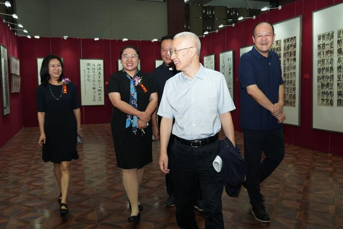 庆祝中华人民共和国成立75周年 《祖国颂》——老同志暨书画家作品邀请展在城墙红美术馆开幕