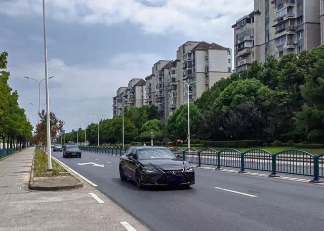 助推精品道路创建，这条道路披“新衣”换“新貌”