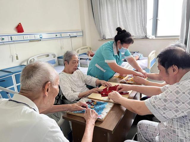 养老服务记｜他写下了心里话，悄悄放在了院长桌上