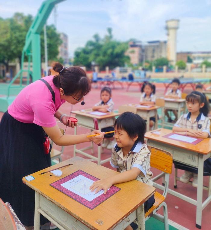 开笔启蒙 慧悦人生  ——南宁市奥园小学2024年秋季学期新生开笔礼