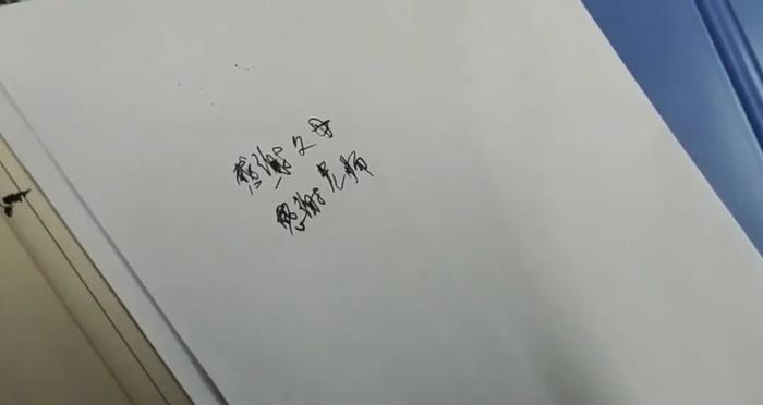 新生姚俊鹏报到！学院决定：同专业学生以后都在1楼上课……