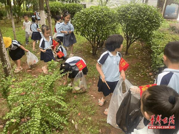 怀化市鹤城区幼儿园公益小雷锋在行动