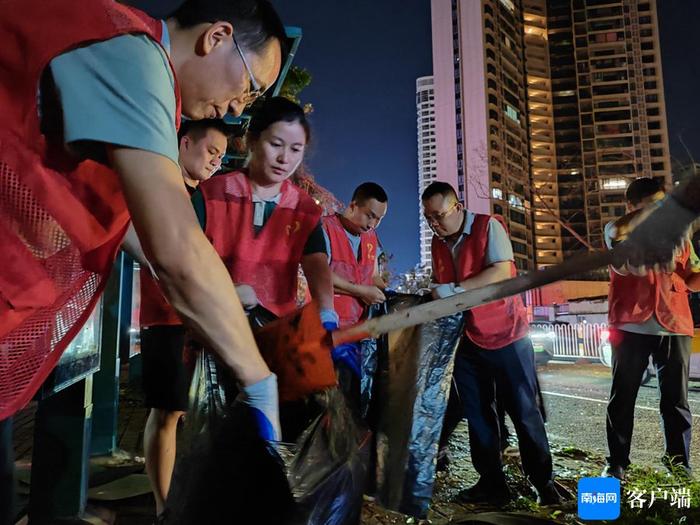 台风“摩羯”·纪实丨这一夜的海口：夜间修复一线