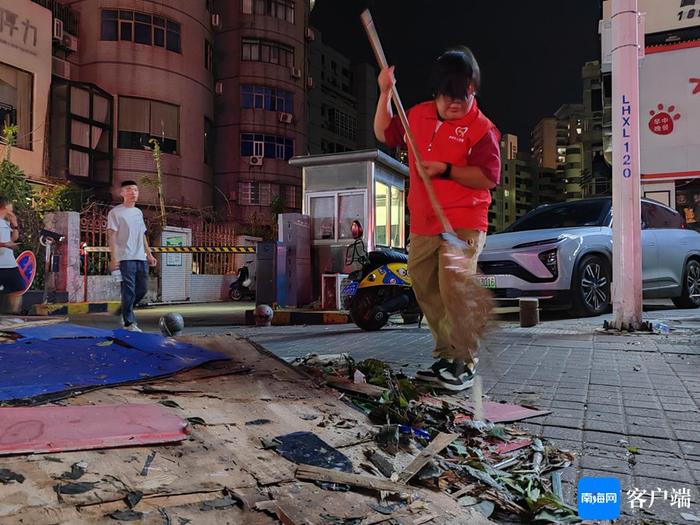 台风“摩羯”·纪实丨这一夜的海口：夜间修复一线