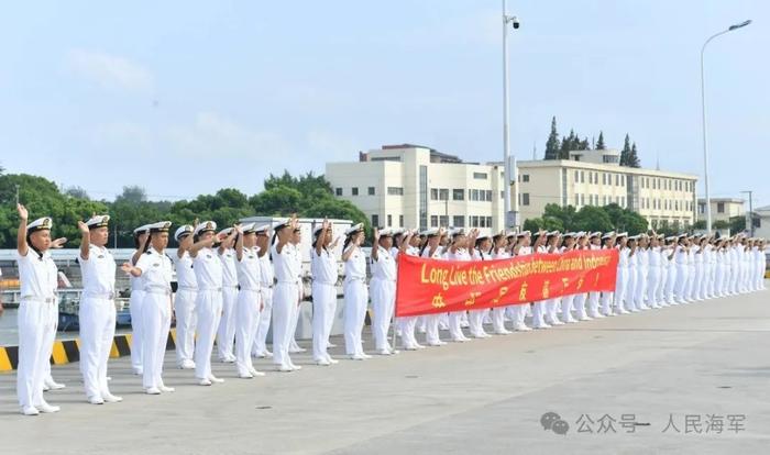 共绘友谊画卷 | 印度尼西亚海军“毕玛苏吉”号风帆训练舰结束访问离开上海