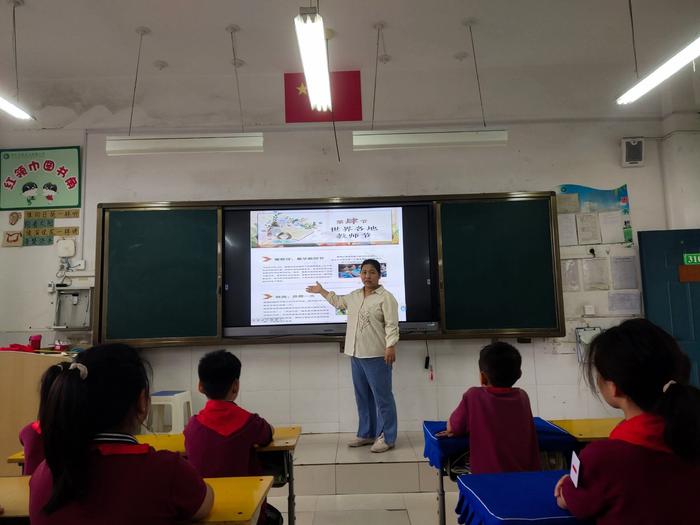 感恩吾师 情满校园 ——郑州高新区长椿路小学“教师节”感恩实践活动