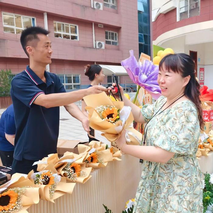 西安市雁塔区航天小学隆重庆祝第40个教师节活动！