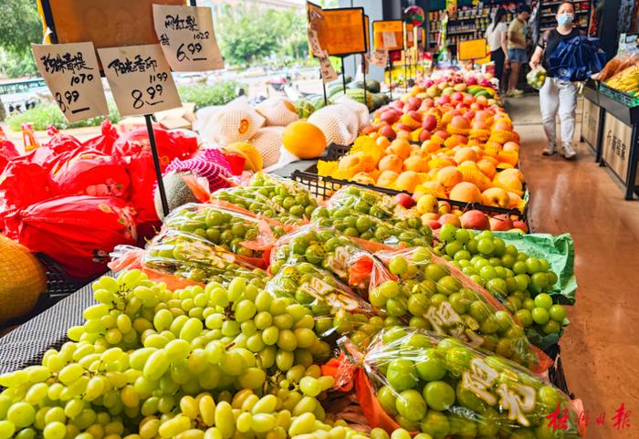 各类商品充足  蔬菜价格回落丨梧州市节前市场供销两旺