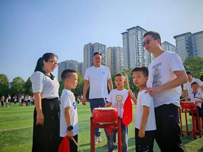 泸州市长江小学举行新生开笔礼活动