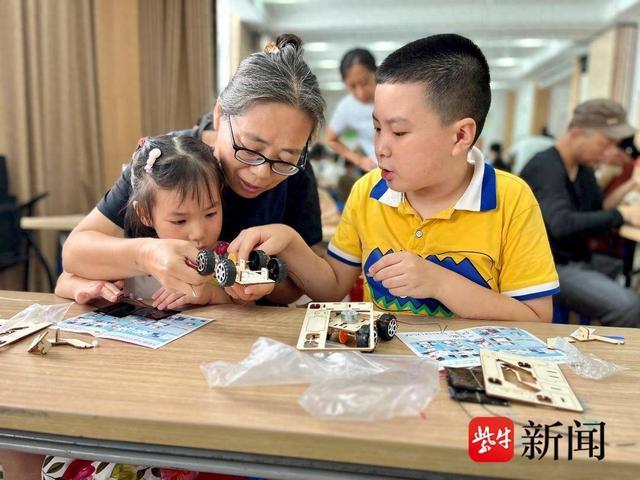 物理小课堂进社区，引领青少年体验科学魅力