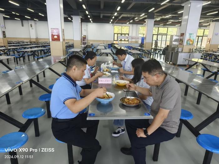 西安经开三中：“味”爱同行，“食”光美好