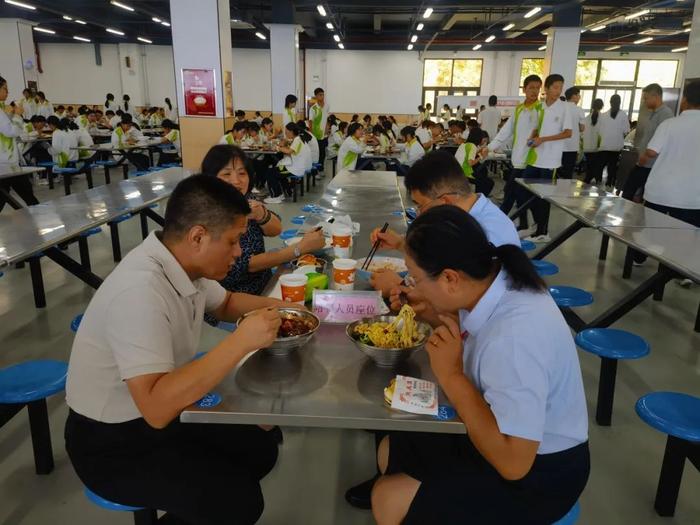 西安经开三中：“味”爱同行，“食”光美好