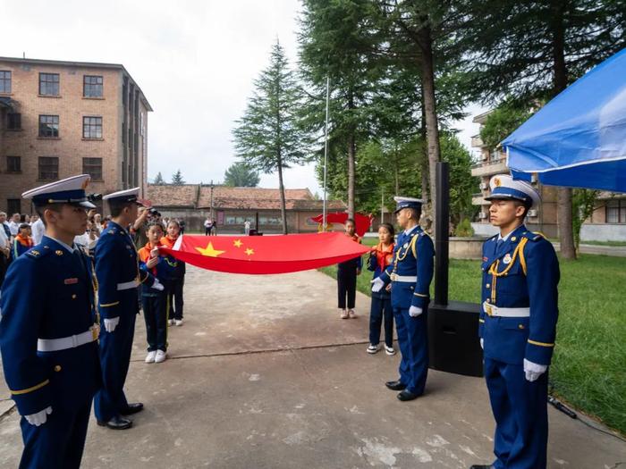 英雄航天员寄语！红光沟隆重举办庆祝新中国成立七十五周年、神舟飞船/空间站搭载国旗升旗仪式