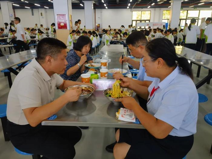 西安经开三中：“味”爱同行，“食”光美好