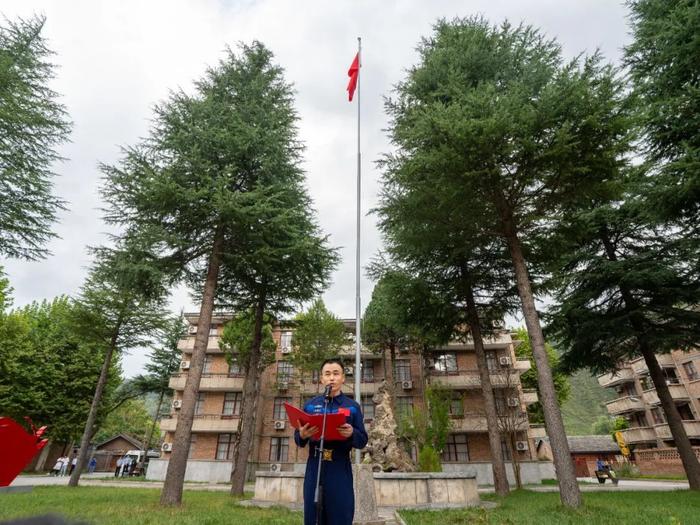 英雄航天员寄语！红光沟隆重举办庆祝新中国成立七十五周年、神舟飞船/空间站搭载国旗升旗仪式