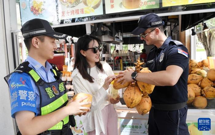 中国和塞尔维亚在三亚进行警务联合巡逻