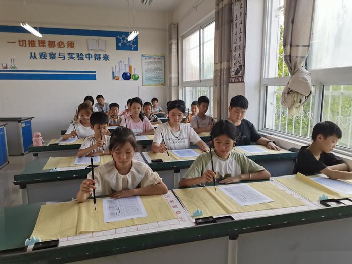 南召县小店乡中心小学校：缤纷课后服务 多彩校园生活