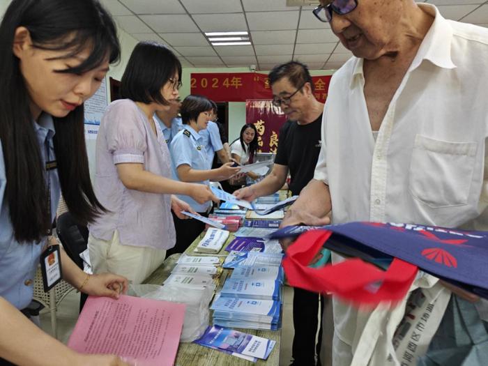 天津市药械化不良反应监测中心开展携手共建药品安全防线活动