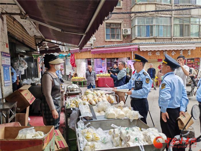 兰州市场监管局严查节日市场 确保消费者权益