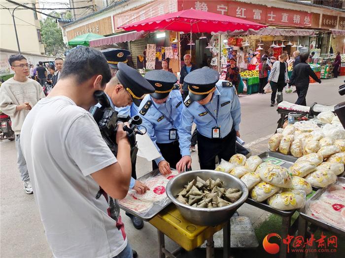 兰州市场监管局严查节日市场 确保消费者权益