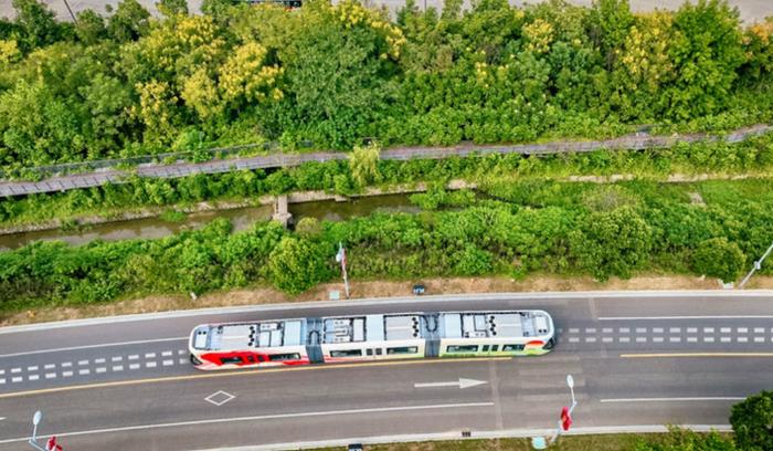 “智轨列车”韶山试跑为名胜景区贡献交通新方案