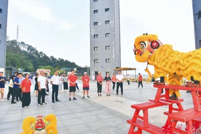 十米跳台身若轻 闲步看遍梧州城丨奥运冠军练俊杰携家人返乡侧记