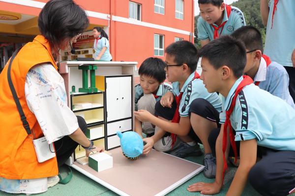 茅箭区茅箭小学开展儿童平安生存训练实践活动